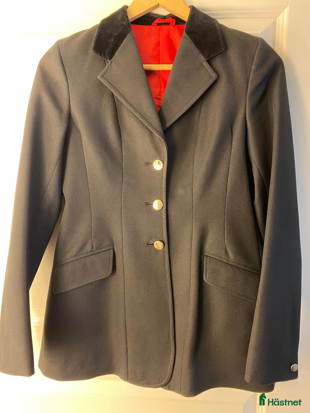 Jackor & Kavajer ryttarutrustning till salu: Tävlingskavaj i Jönköping - Annons 1