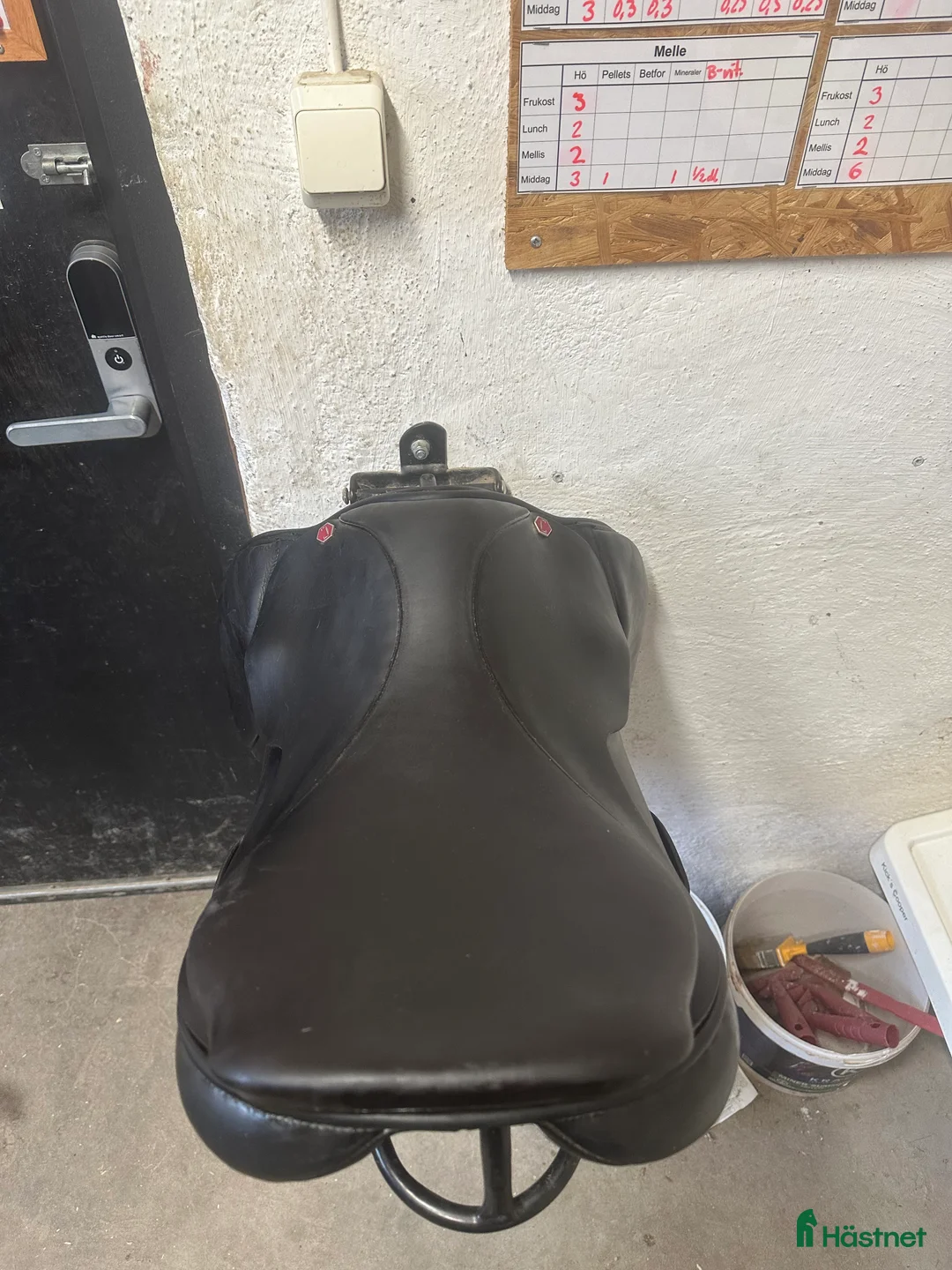 Sadlar hästutrustning till salu:  Albion legend hoppsadel 17tum  i Örebro - Annons 4