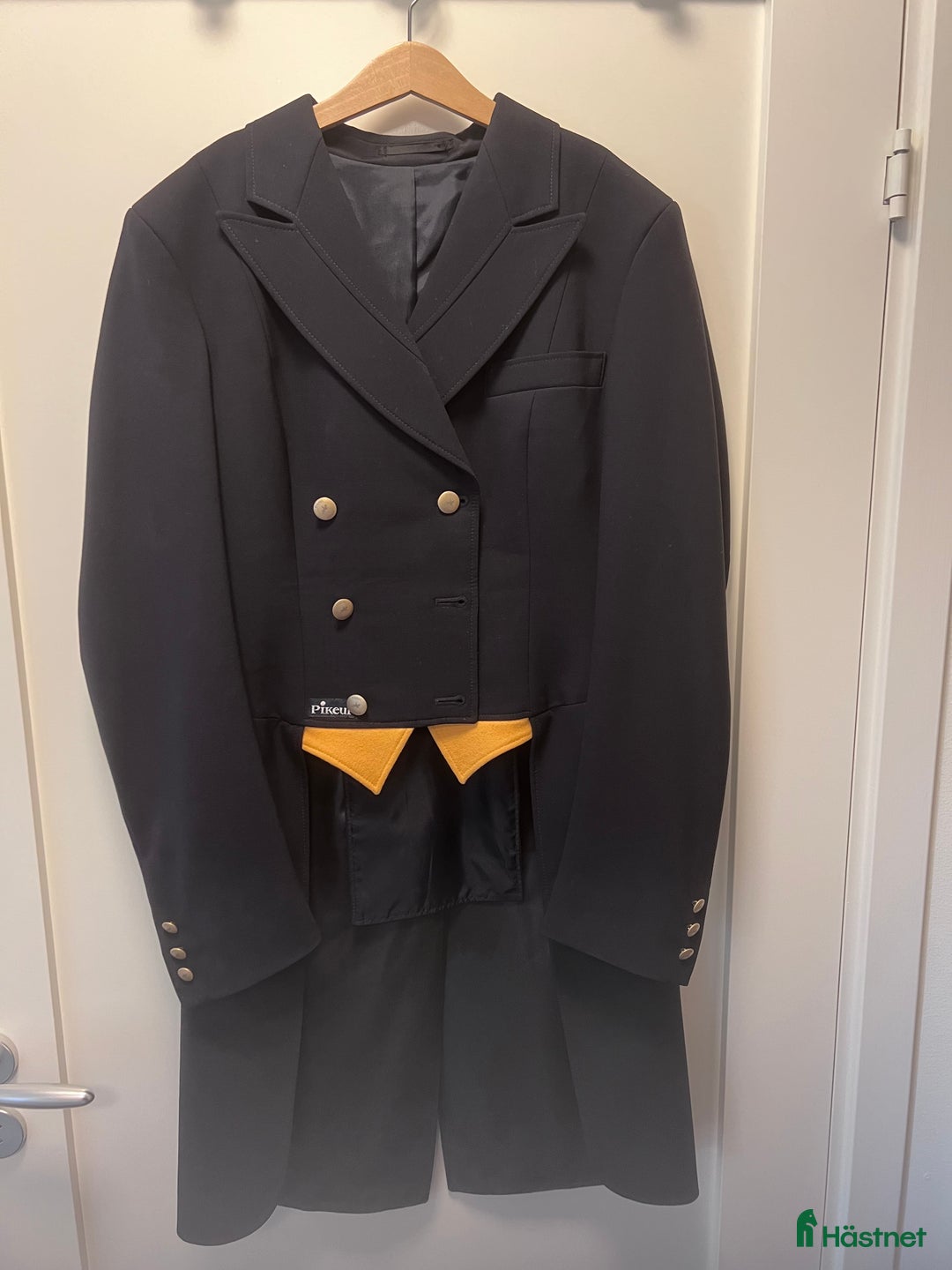 Jackor & Kavajer ryttarutrustning till salu: Pikeur frack i Karlstad - Annons 1