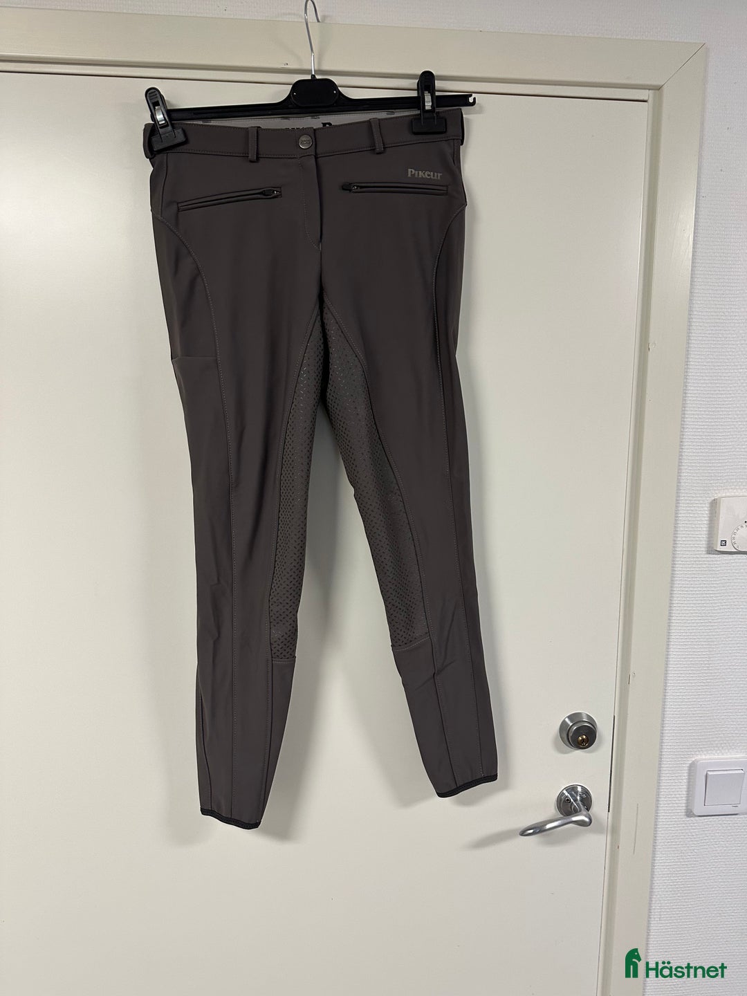 Jackor & Kavajer ryttarutrustning till salu: Kavajer och ridbyxor  i Stockamöllan - Annons 3