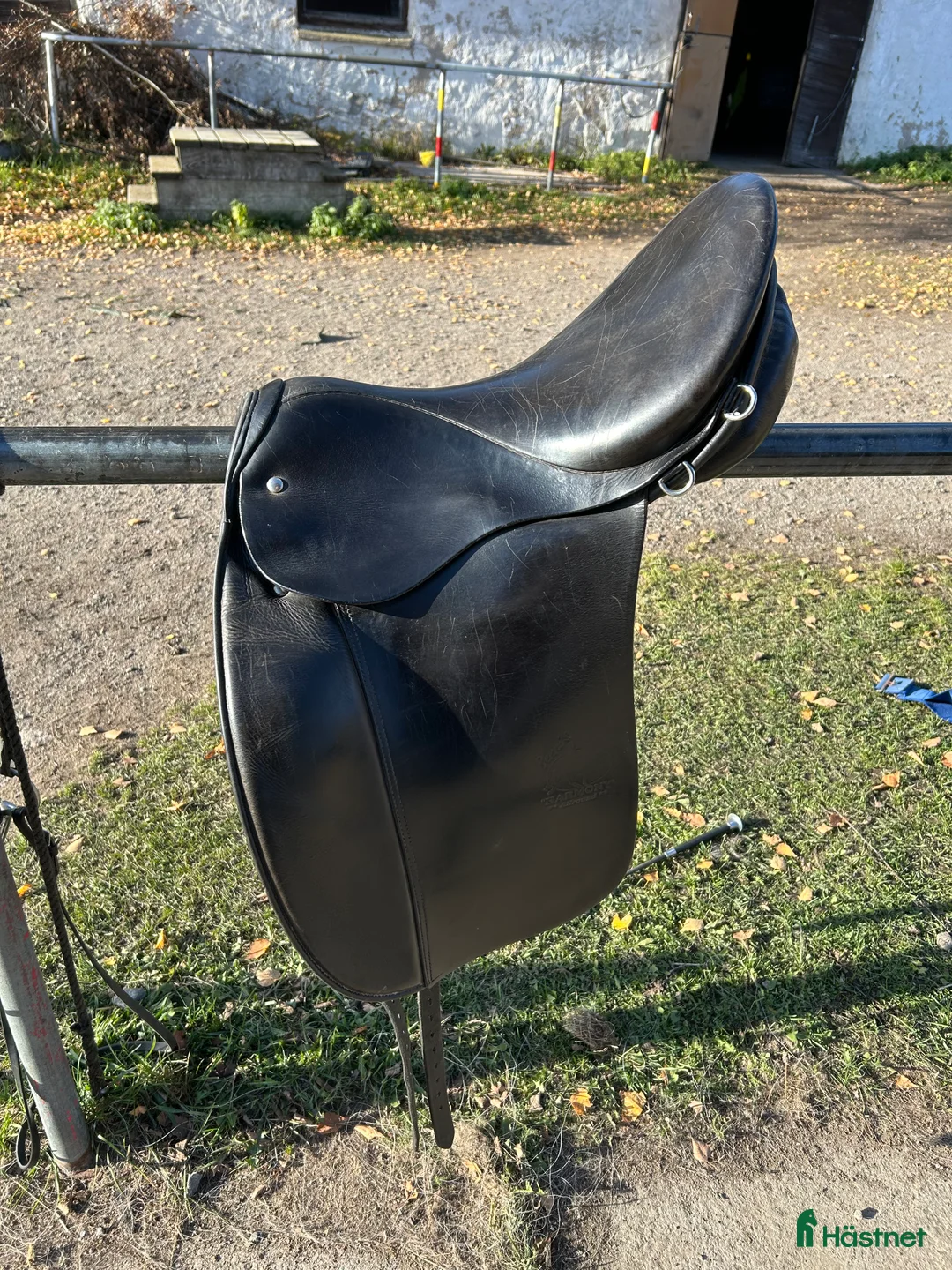 Sadlar hästutrustning till salu: Bennis Harmony Elegant i Hägersten - Annons 1