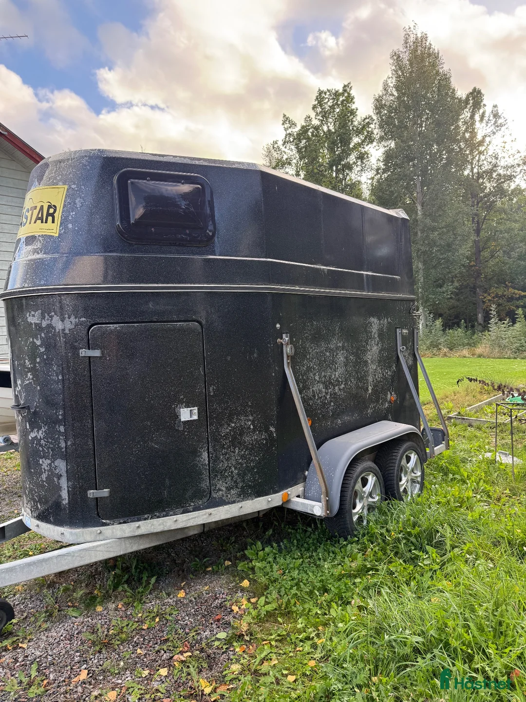 Hästtransporter  fordon & transport till salu: Hästtransport med sadelkammare  - Annons 1