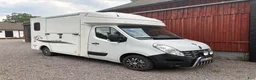 Hästlastbilar  fordon & transport till salu: Renault hästlastbil Equistar Alfab vit i Klippan - Annons 3