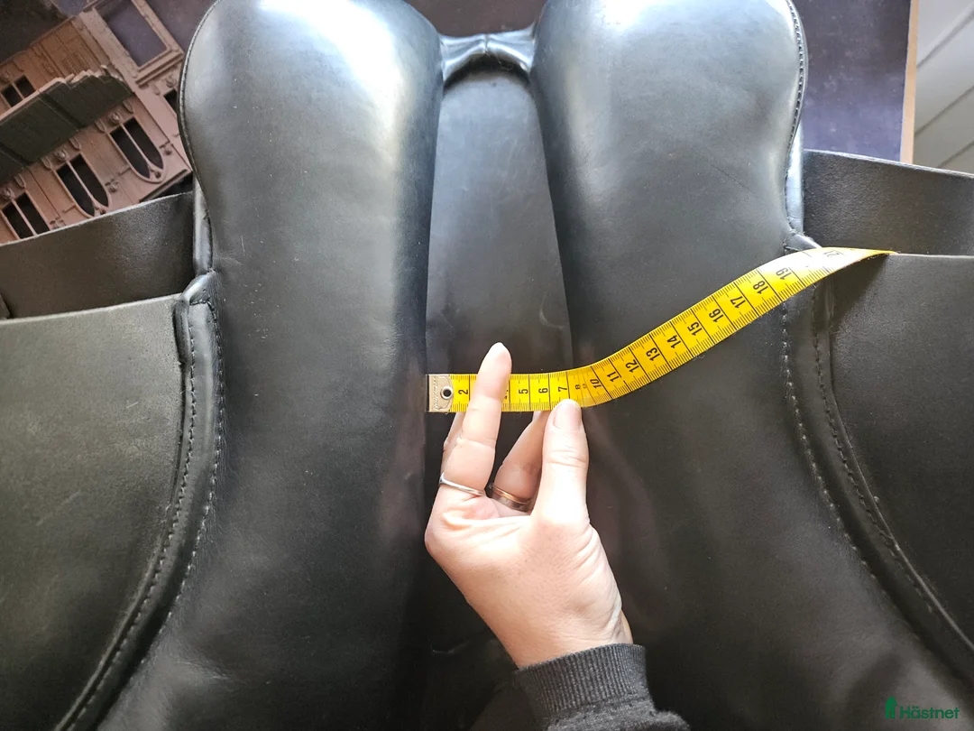 Sadlar hästutrustning till salu: Albion legend 17 tum i Vallentuna - Annons 12