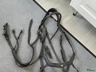 Träns hästutrustning till salu: Svart Antares träns med 2 st nosgrimmor i Västerås - Annons 3