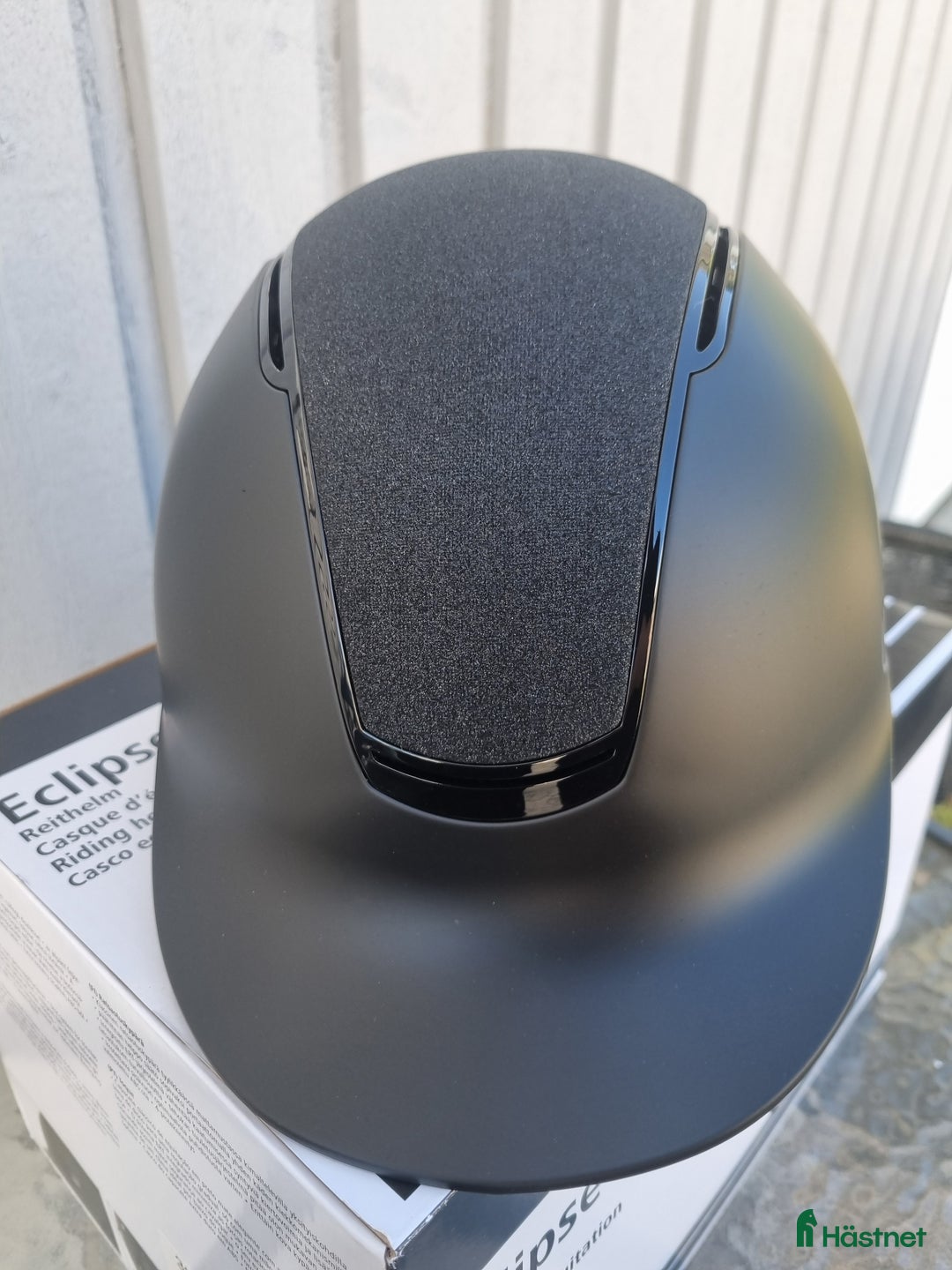 Hjälmar ryttarutrustning till salu: Ridhjälm säljes i Sjöbo - Annons 1