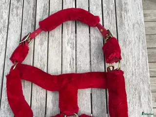 Övrig Hästutrustning hästutrustning Röd fluffgrimma - Annons 3