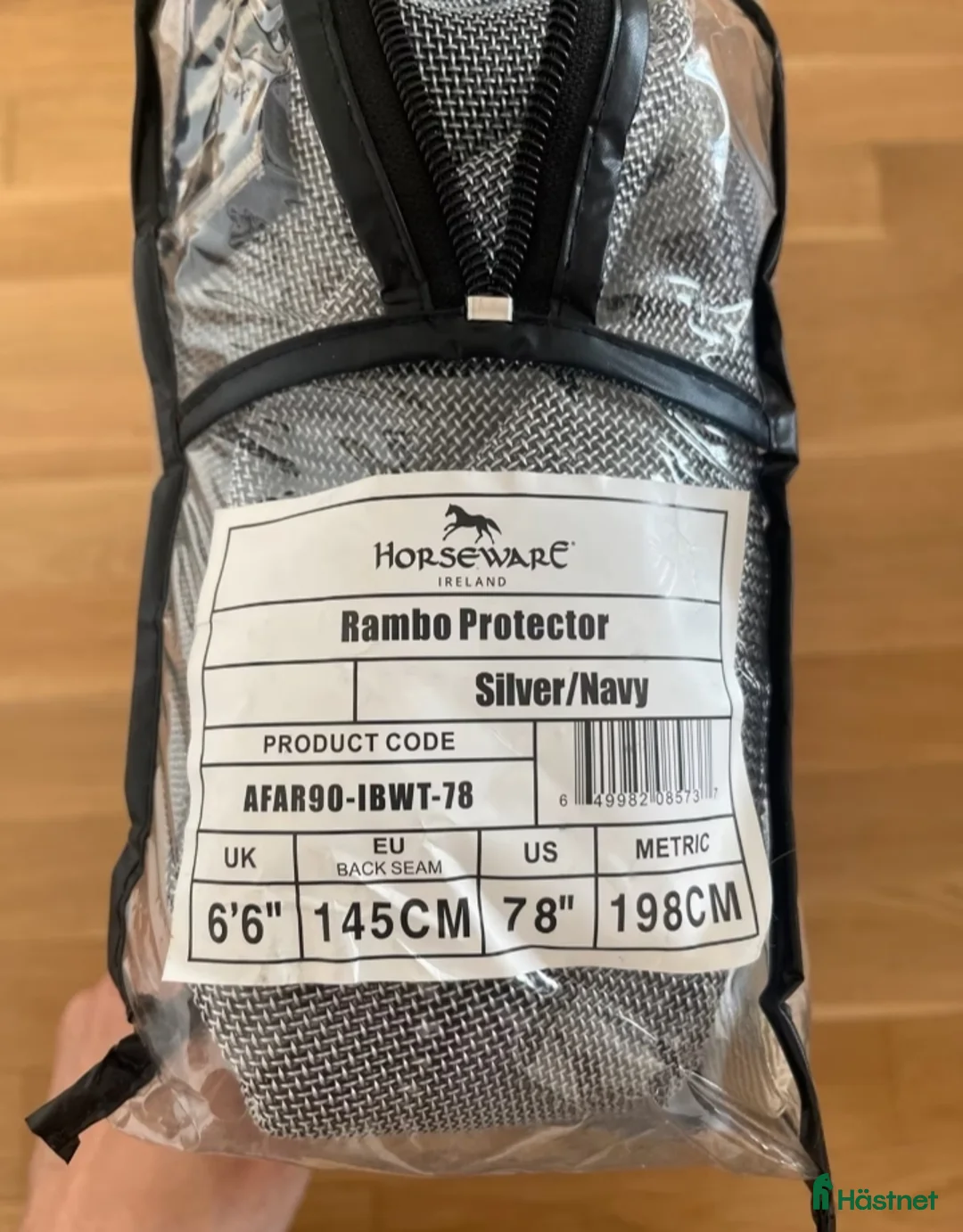 Täcken hästutrustning till salu: Flugtäcke med Hals 145cm - Annons 5