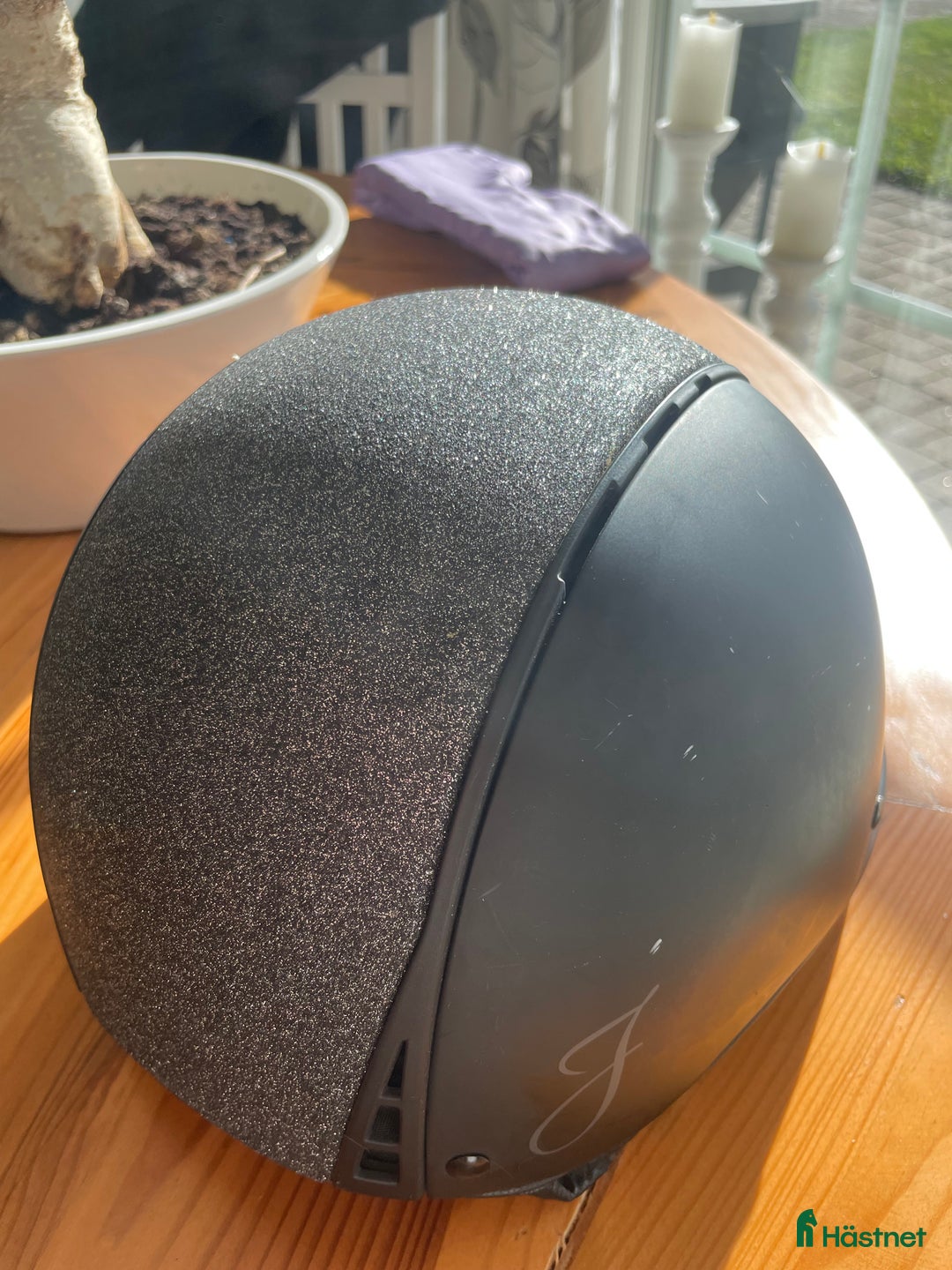 Hjälmar ryttarutrustning till salu: Fin ridhjälm i Svärtinge - Annons 3