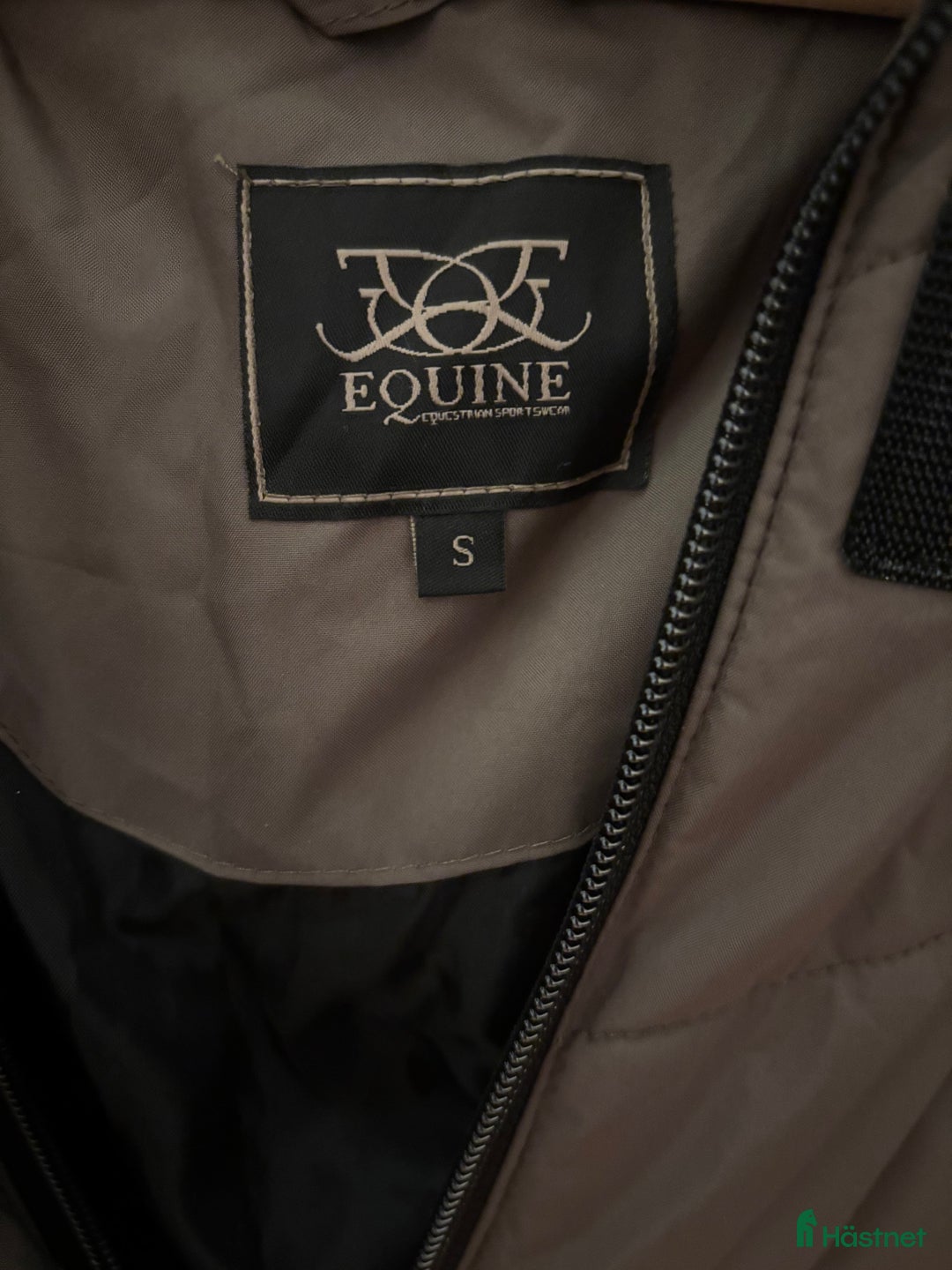 Jackor & Kavajer ryttarutrustning till salu: Oanvänd jacka från Equine. Storlek S i Stockholm - Annons 4