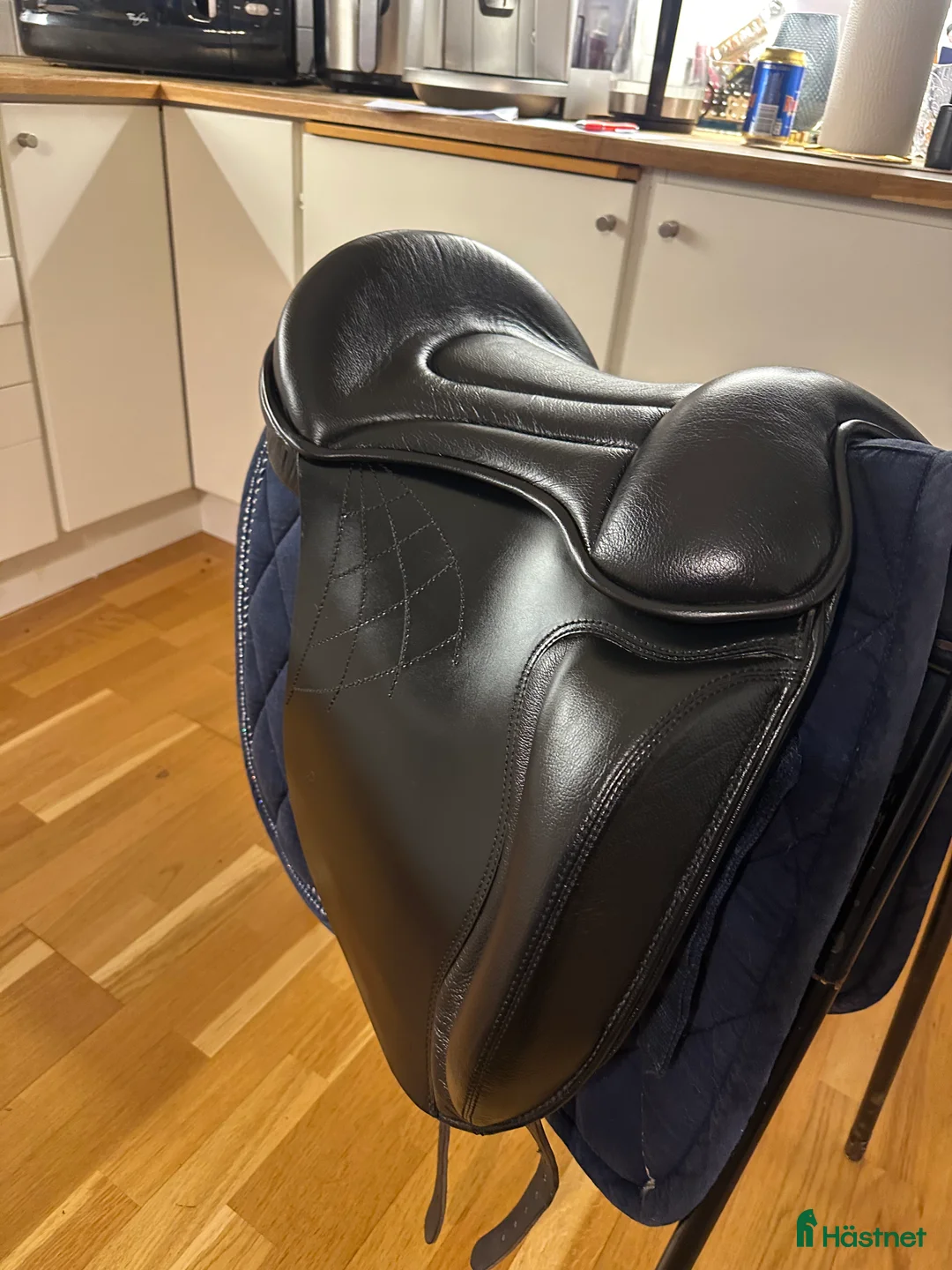 Sadlar hästutrustning till salu: Bomfri dresyrsadel i Nyskick  i Fagersta - Annons 5