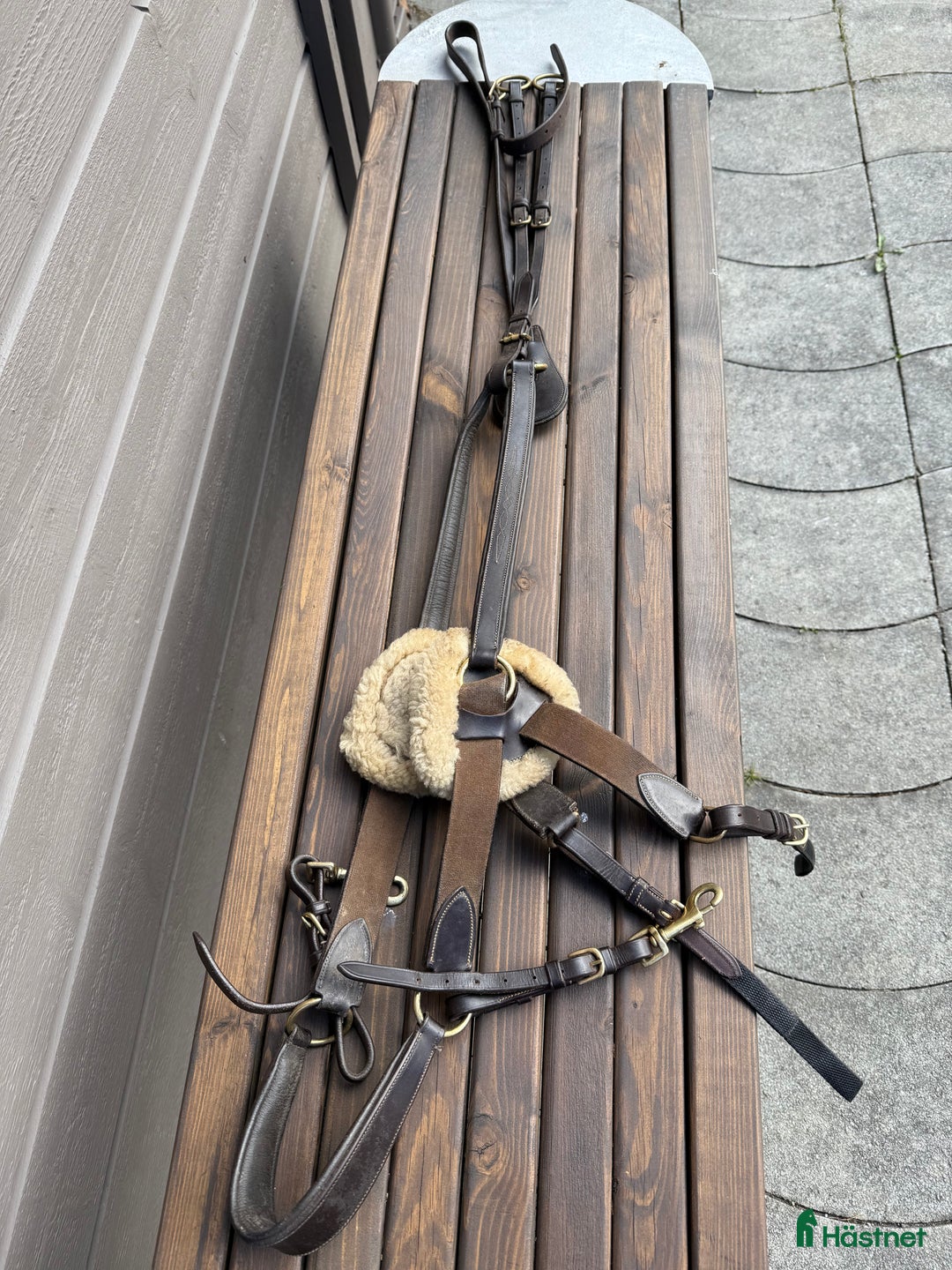 Övrig Hästutrustning hästutrustning till salu: Förbygel i brunt läder med fårskinn i Saltsjö-Boo - Annons 1