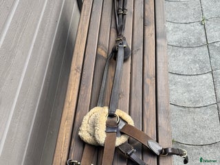 Övrig Hästutrustning hästutrustning till salu: Förbygel i brunt läder med fårskinn i Saltsjö-Boo - Annons 24