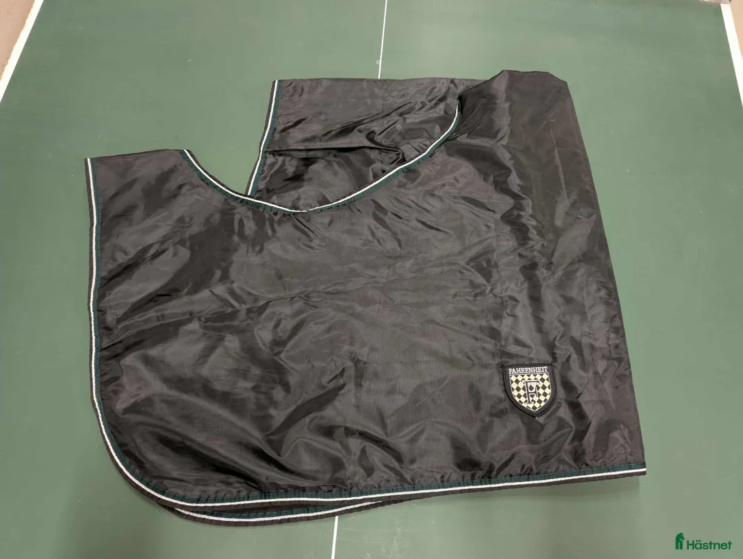 Täcken hästutrustning till salu: Diverse täcken i storlek 145 i Staffanstorp - Annons 5