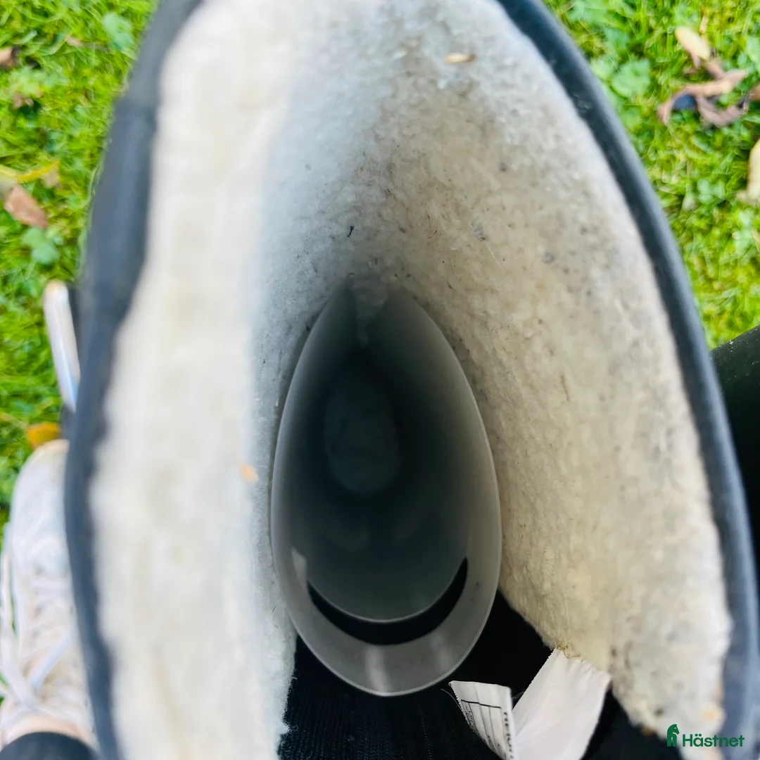 Ridstövlar ryttarutrustning till salu: Ett par vinterridstövlar från hkm! i Jät - Annons 3