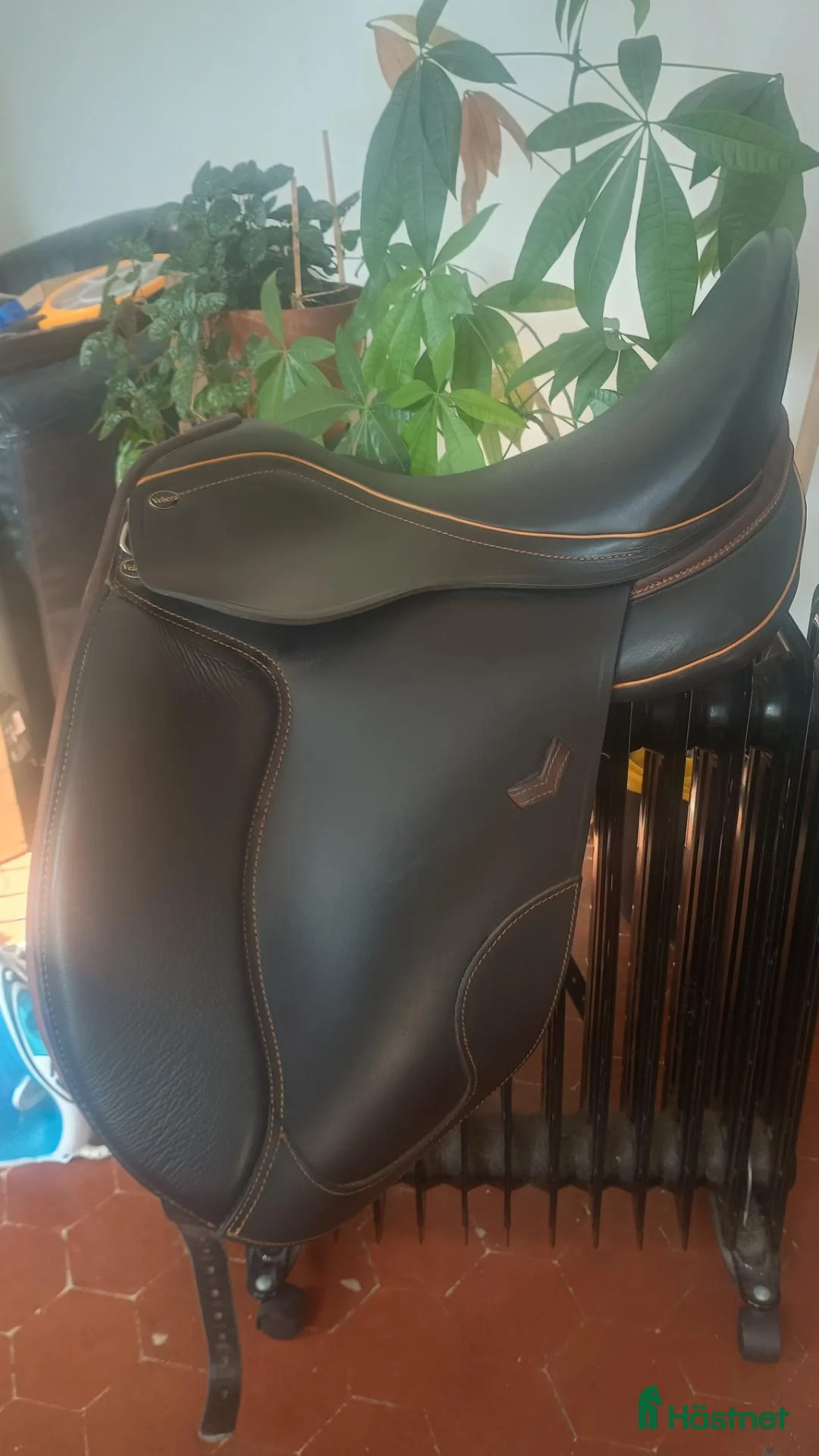 Sadlar hästutrustning till salu: Dressage short and wide. Adjustable tree - Annons 1