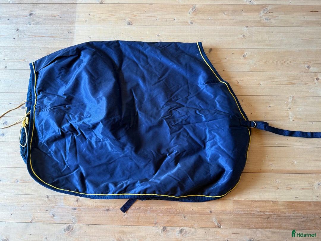 Täcken hästutrustning till salu: Ländtäcke marinblå 145 i Ystad - Annons 2