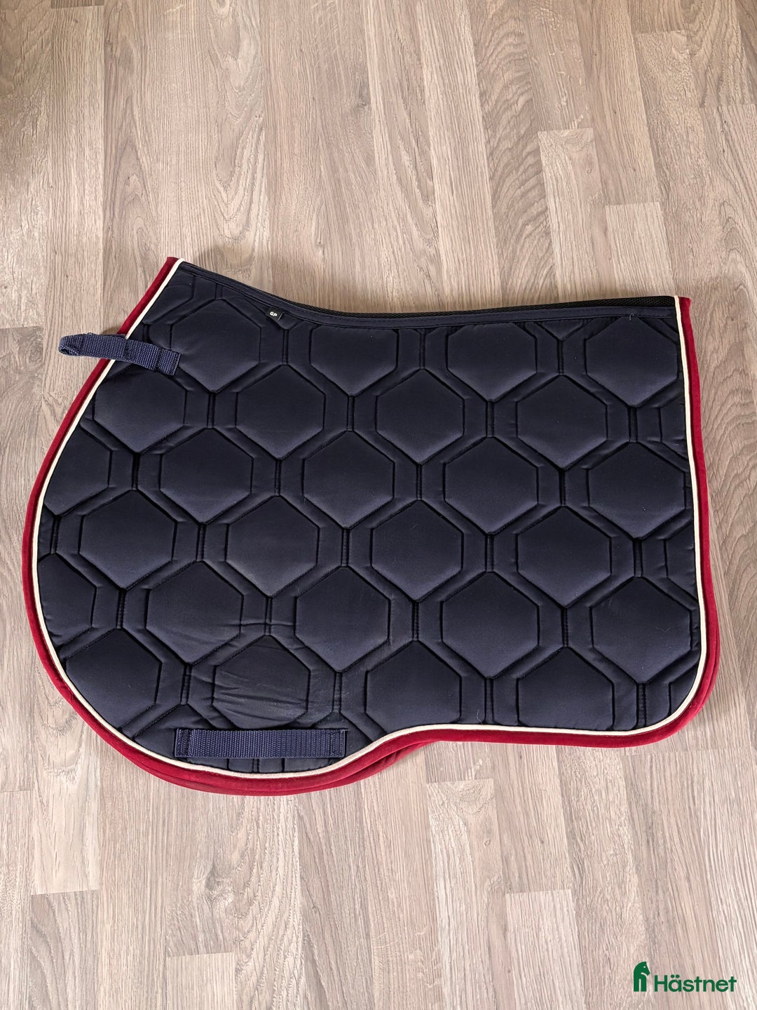 Schabrak & Vojlockar hästutrustning till salu: Fint Fairfield schabrak i Åhus - Annons 1