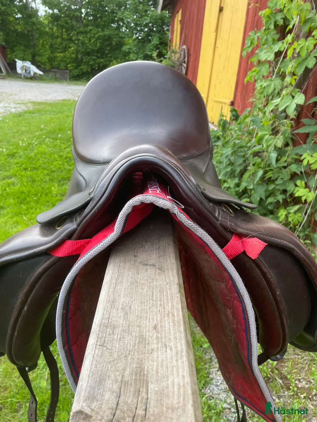 Sadlar hästutrustning till salu: Fin engelsk handgjord brun dressyrsadel 16,5” i Kalvsvik - Annons 2