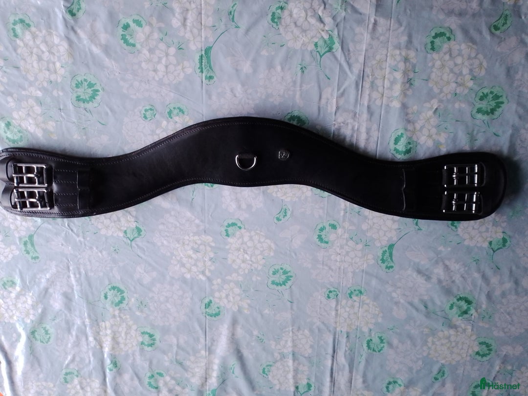 Sadeltillbehör hästutrustning till salu: 70 cm anatomisk sadelgjord. i Fågelmara - Annons 2