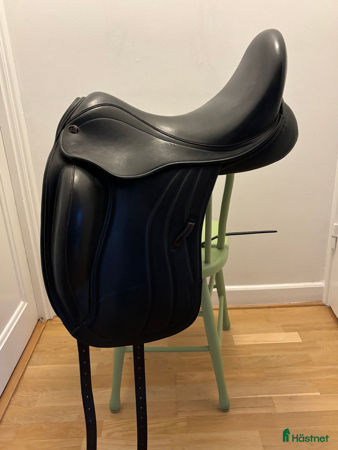 Sadlar hästutrustning till salu: Dressyrsadel Jeffries i Bromma - Annons 1