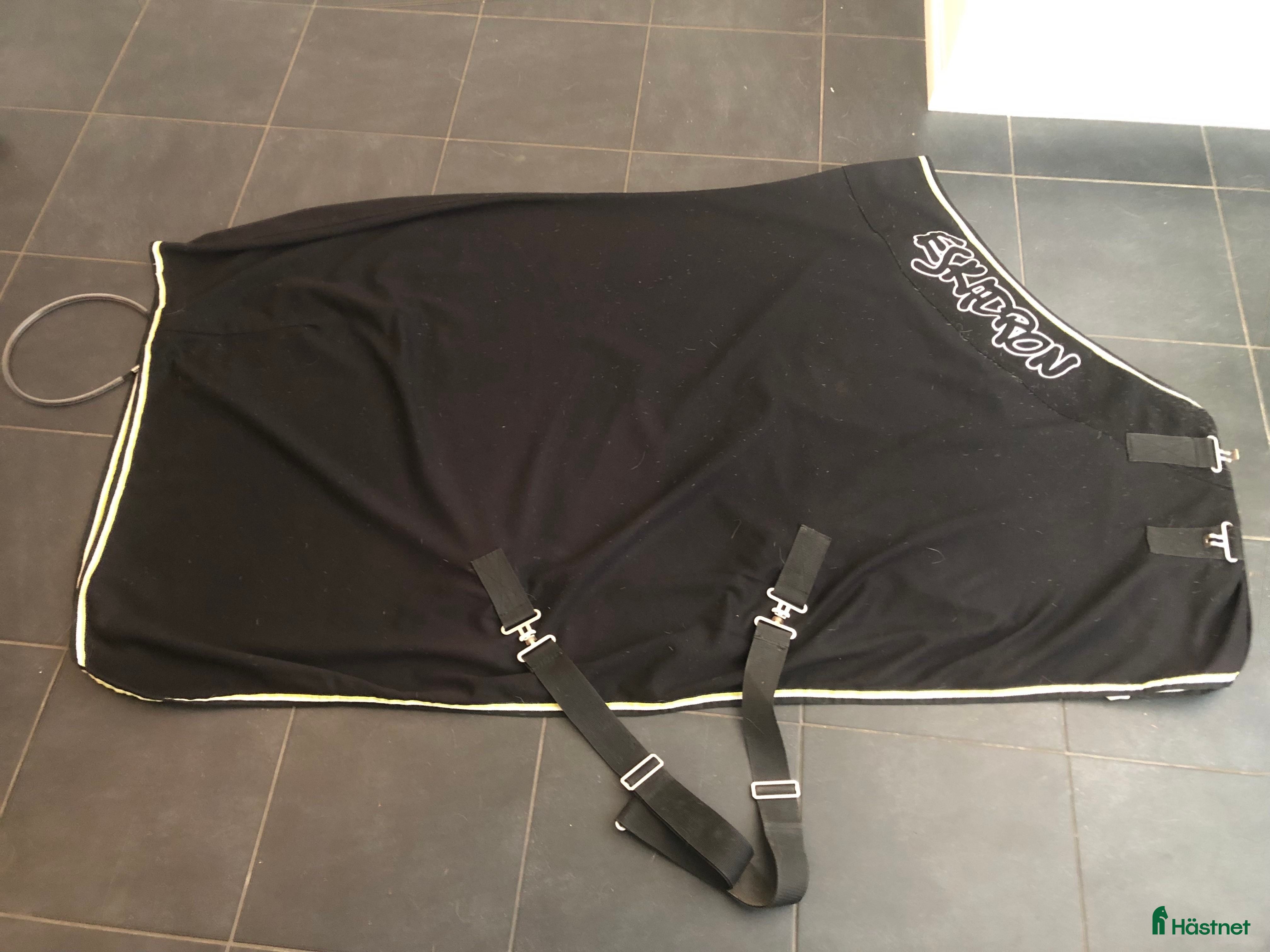 Täcken hästutrustning Stalltäcke i Härryda - Annons 19