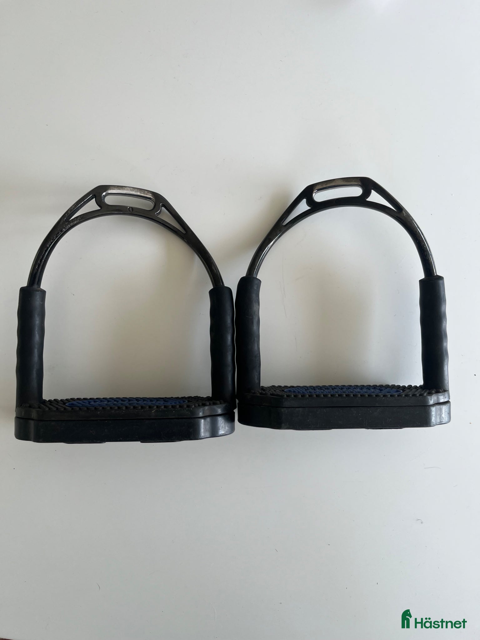 Stigbyglar hästutrustning Bow Balance Säkerhetsstigbygel Sprenger+stigläder - Annons 1