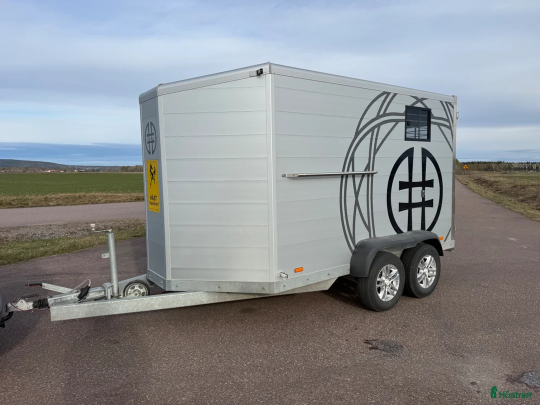 Hästtransporter  fordon & transport till salu: Hrimnir 2 hästars Diagonal - Islandshäst! - Annons 2