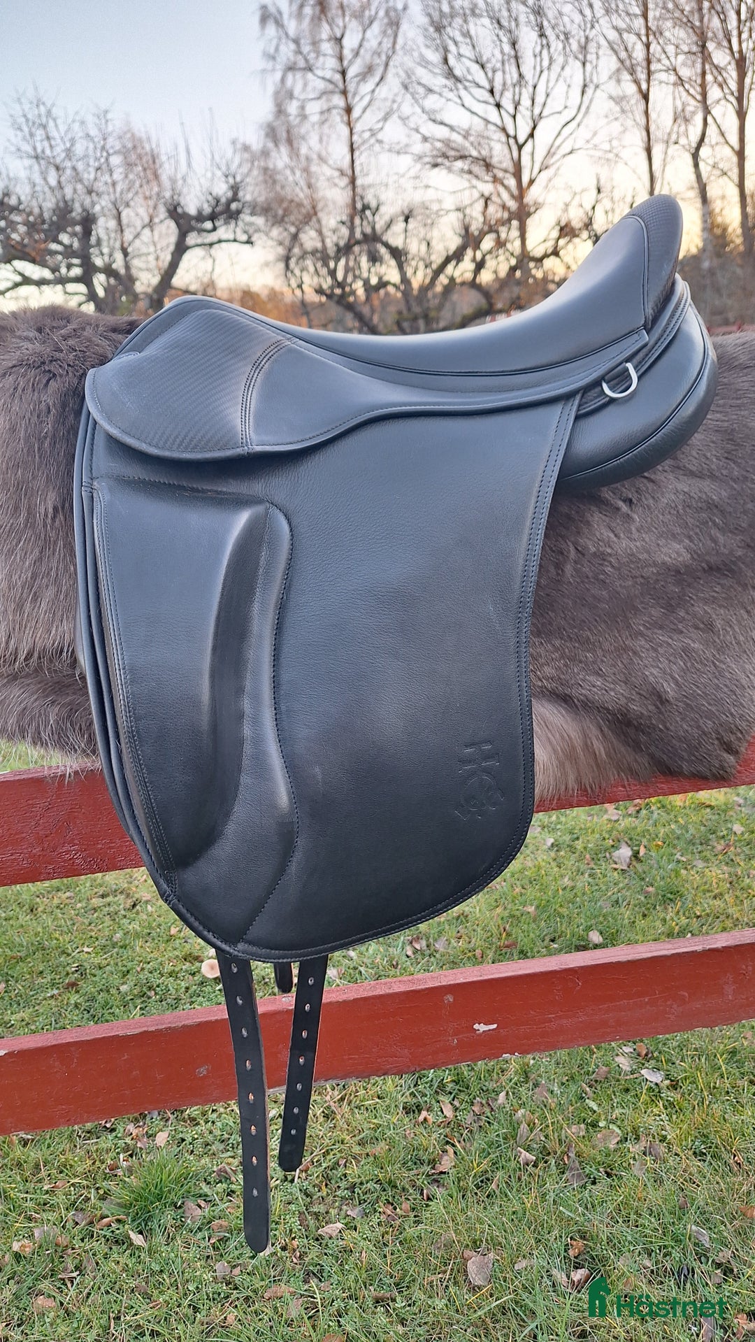 Sadlar hästutrustning till salu: Storm Rider i nyskick! i Vikingstad - Annons 1