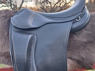 Sadlar hästutrustning till salu: Storm Rider i nyskick! i Vikingstad - Annons 2