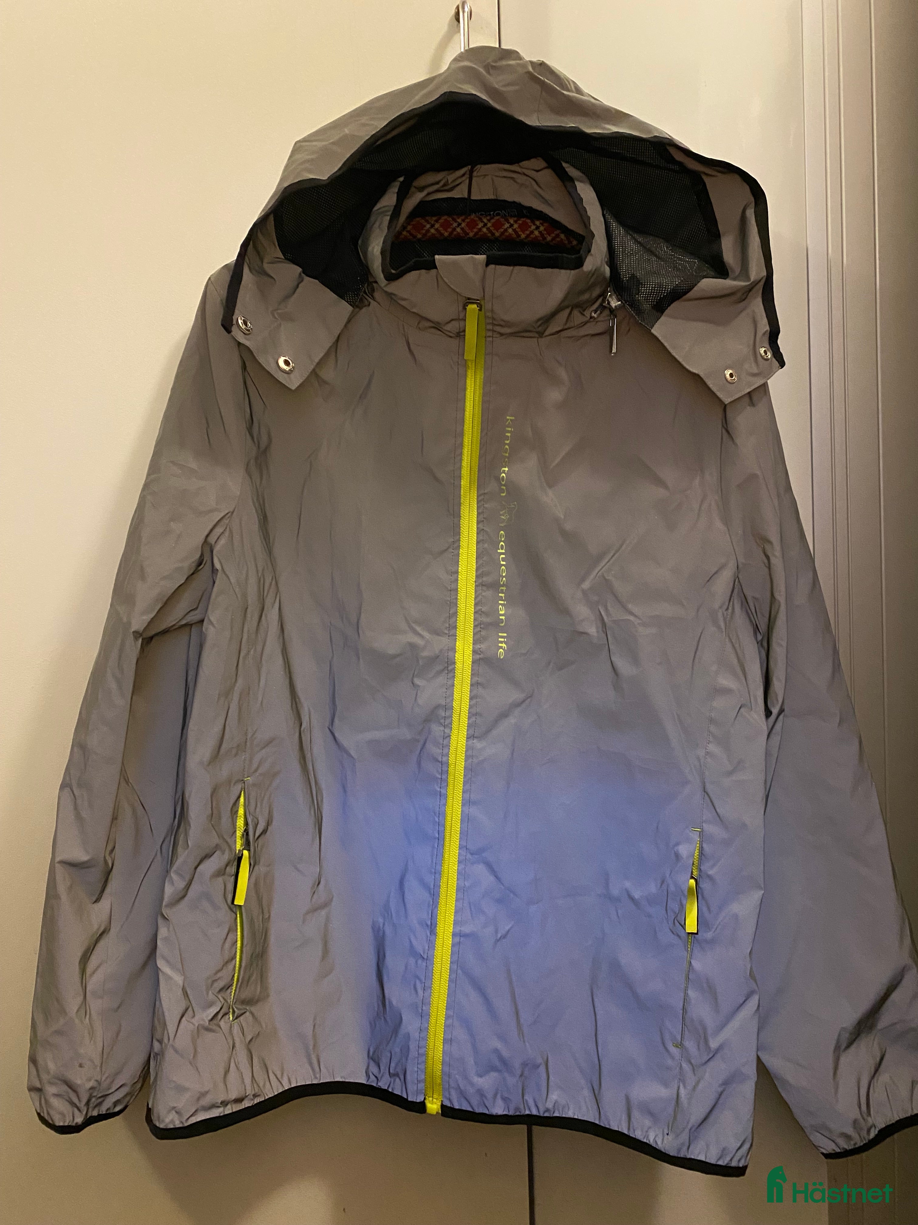 Jackor & Kavajer ryttarutrustning till salu: Praktisk reflexregnjacka i Klagshamn - Annons 20