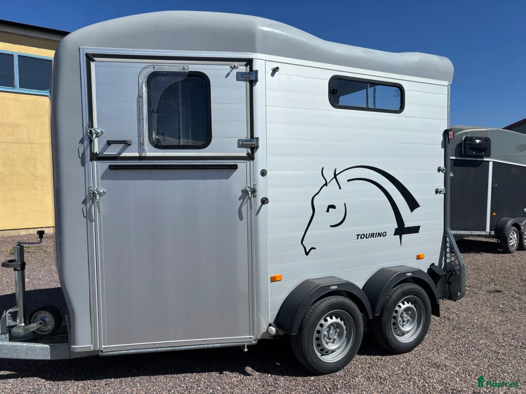 Hästtransporter  fordon & transport till salu: Fronturlastning & sadelkammare  - Annons 2