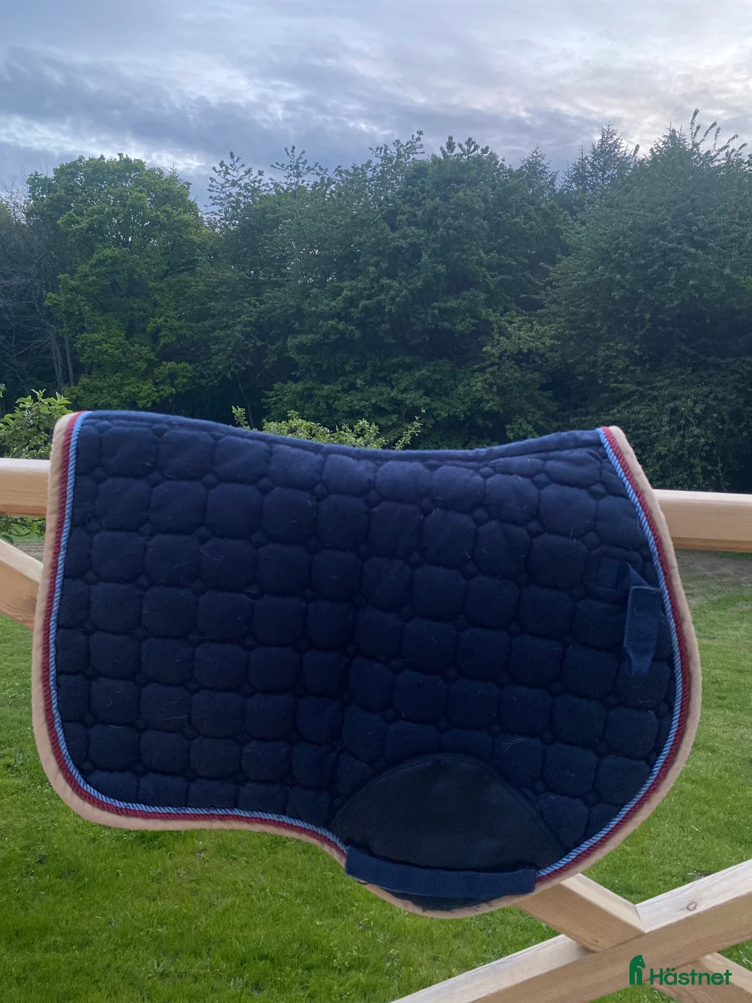 Sadeltillbehör hästutrustning till salu: Mörkblått Trinity schabrak stl ponny i Skurup - Annons 3