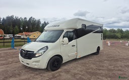 Hästlastbilar  fordon & transport till salu: Stuteri B-kortsbuss I mkt bra skick - Bild 1