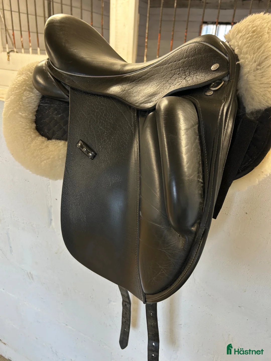 Sadlar hästutrustning till salu: Ponnysadel med lack och bling - Annons 6