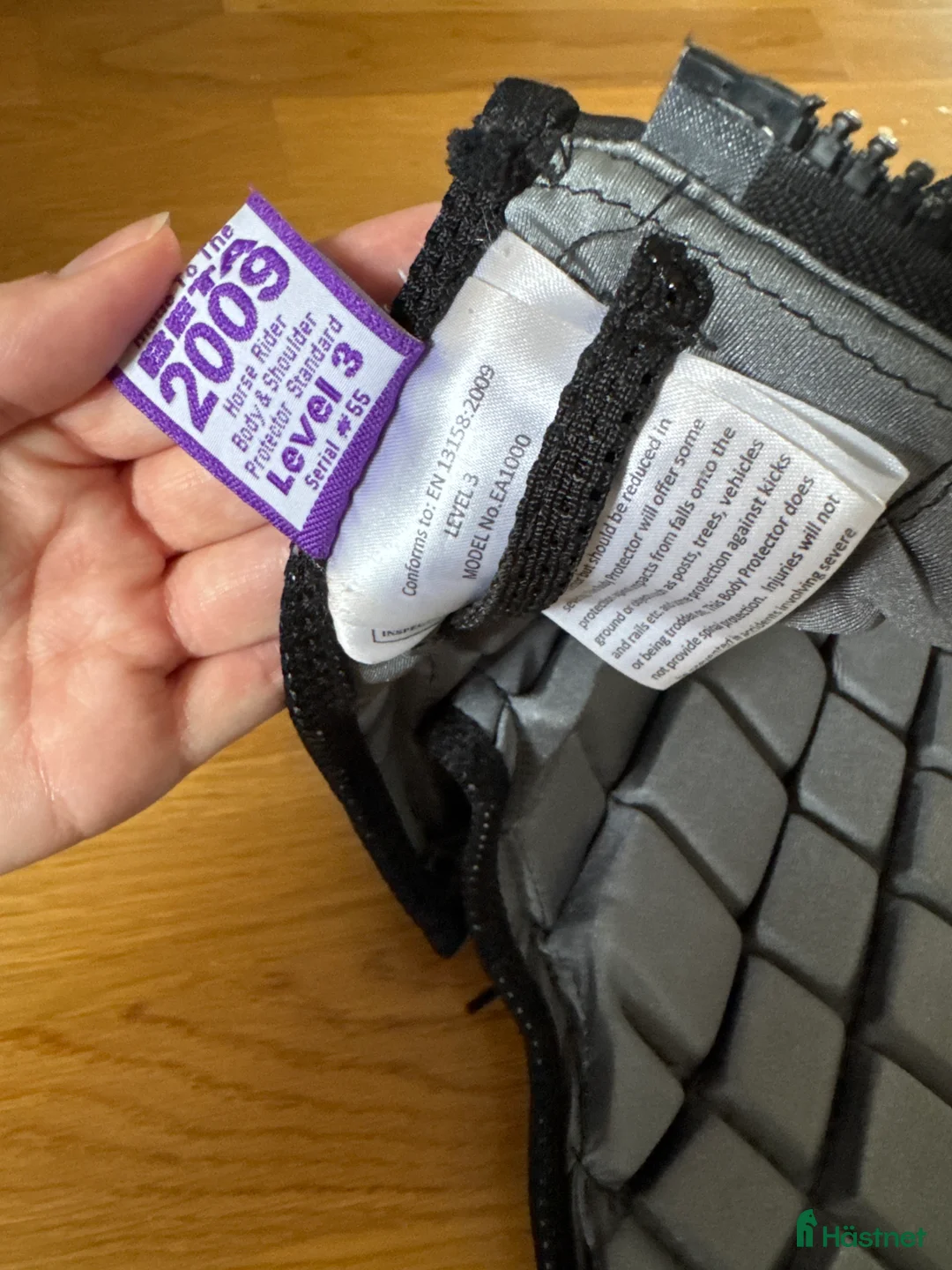 Säkerhetsvästar ryttarutrustning till salu: Champion junior säkerhetsväst  i Stenungsund - Annons 3