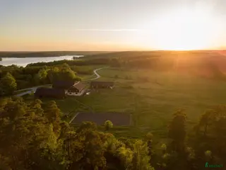 hästgårdar till salu: Stall i Sigtuna uthyres för egen verksamhet i Sigtuna - Annons 1