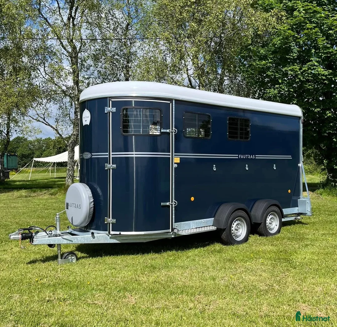 Hästtransporter  fordon & transport till salu: Köpes Oblic 3 eller 4 - Annons 1