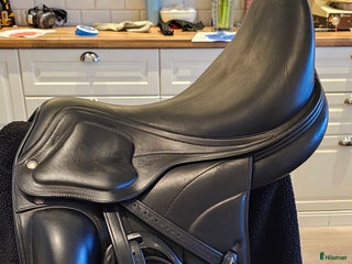 Sadlar hästutrustning till salu: Amerigo Cervia Sienna dressyrsadel i Älvängen - Annons 18