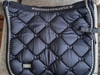 Schabrak & Vojlockar hästutrustning till salu: Equestrian schabrak i nyskick. i Orsa - Annons 11