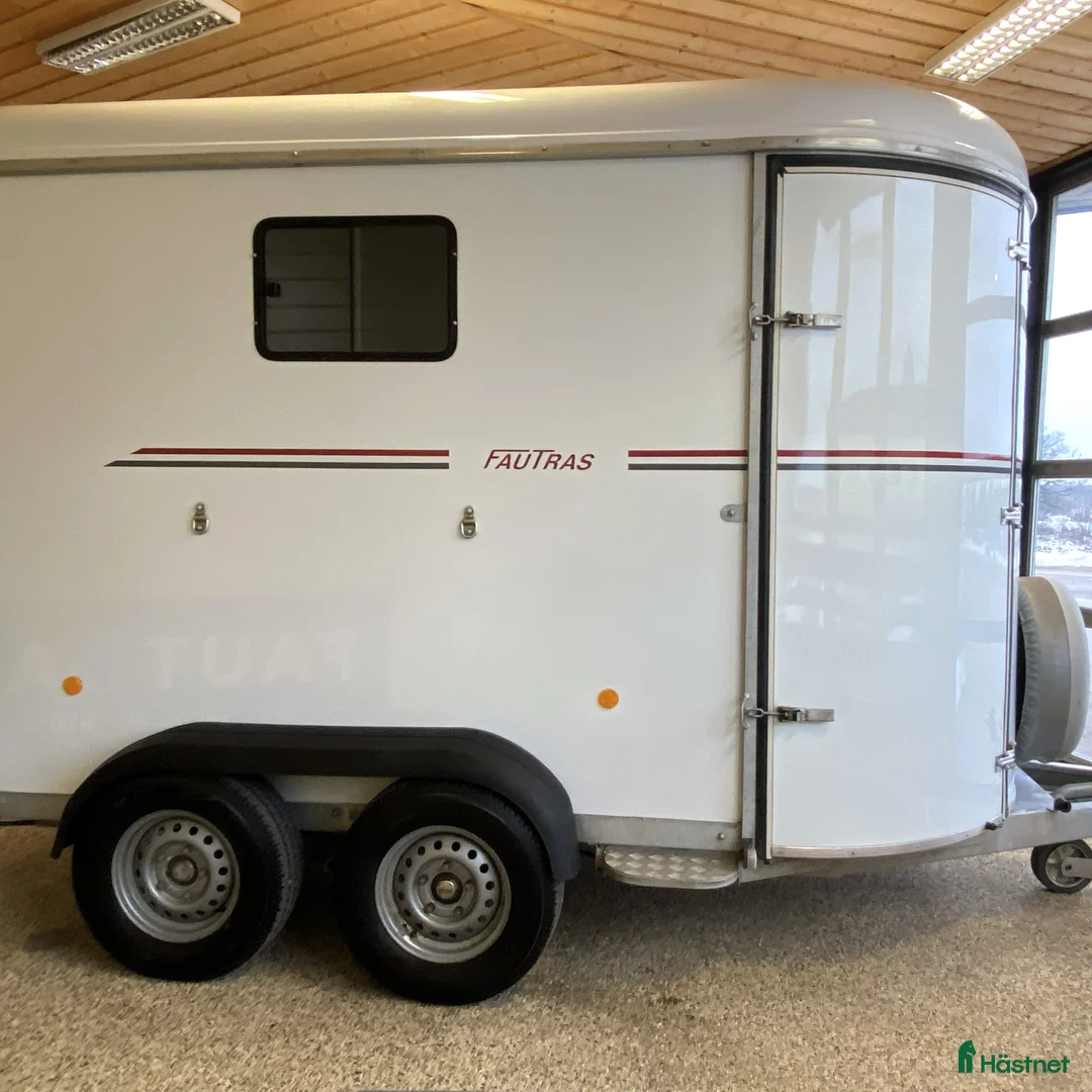 Hästtransporter  fordon & transport till salu: Fin Fautras Oblic+2 2021 m ramp o öppningsbar sida - Annons 8