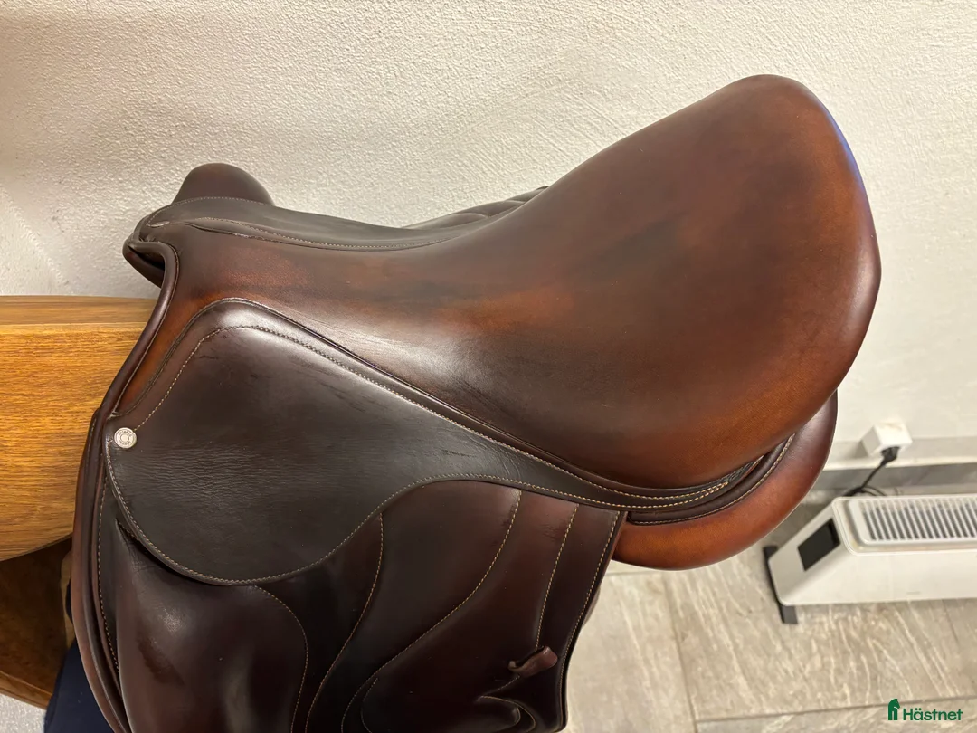 Sadlar hästutrustning till salu: Antares Dressyrsadel 17” - Annons 6