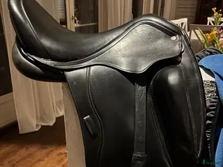 Sadlar hästutrustning Lyxig dressyrsadel - Annons 1