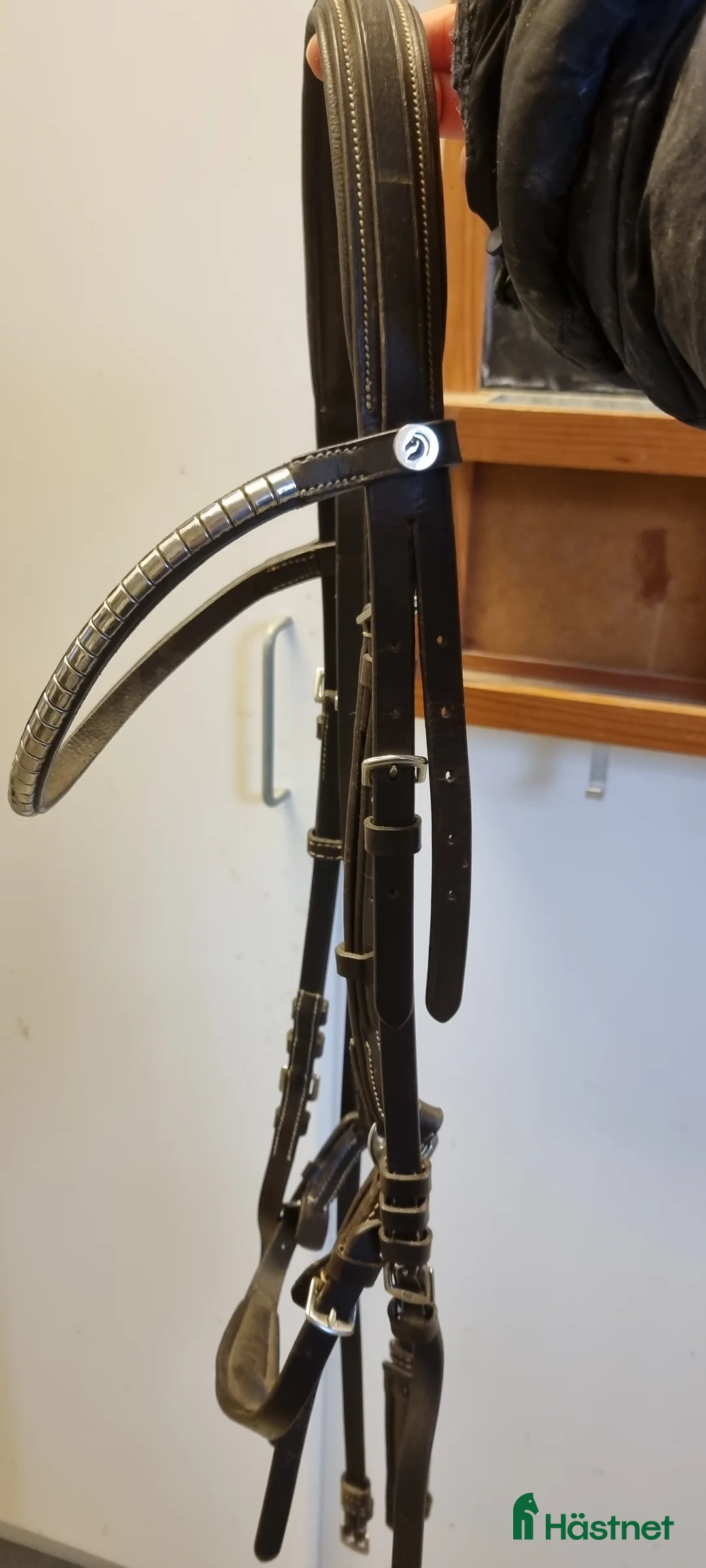 Träns hästutrustning till salu: Träns med metallpannband - Annons 1