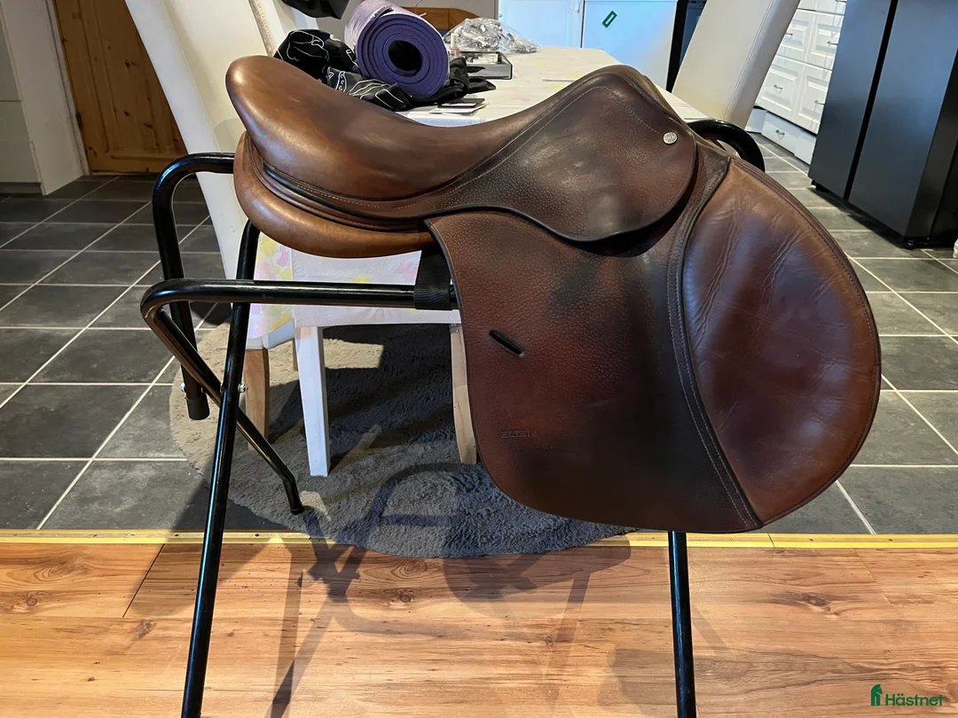 Sadlar hästutrustning till salu: Antares sellier de france  i Huddinge - Annons 5
