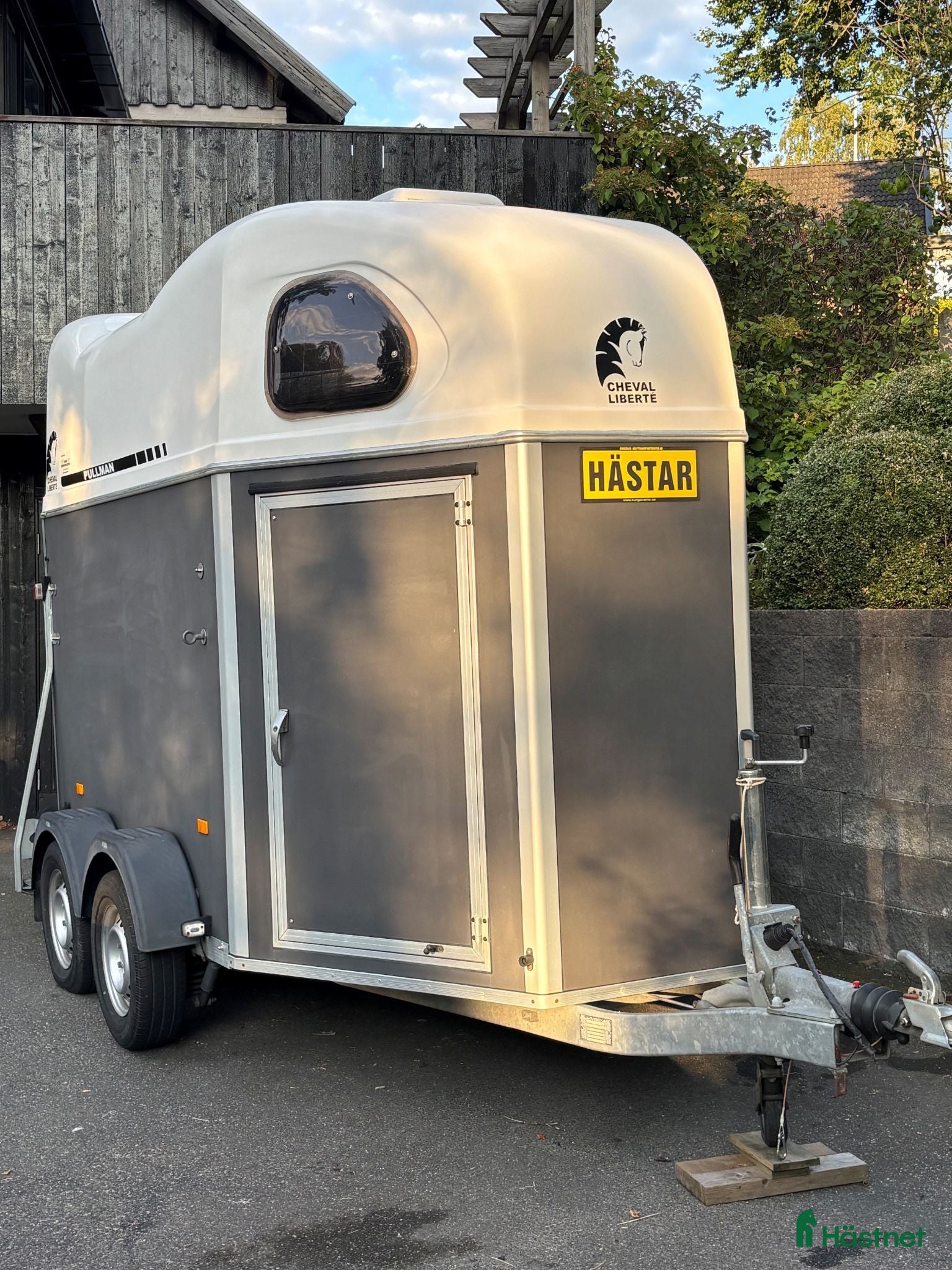 Hästtransporter  fordon & transport till salu: Välvårdad Cheval Gold. Alu-golv, ny alu-lastramp - Annons 1