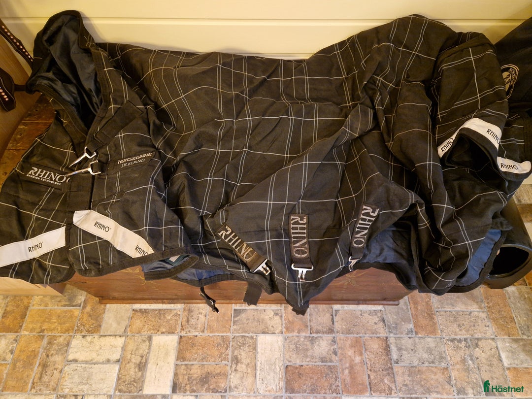 Täcken hästutrustning till salu: Rhino wug 0g & 100g strl. 130 i Liatorp - Annons 3