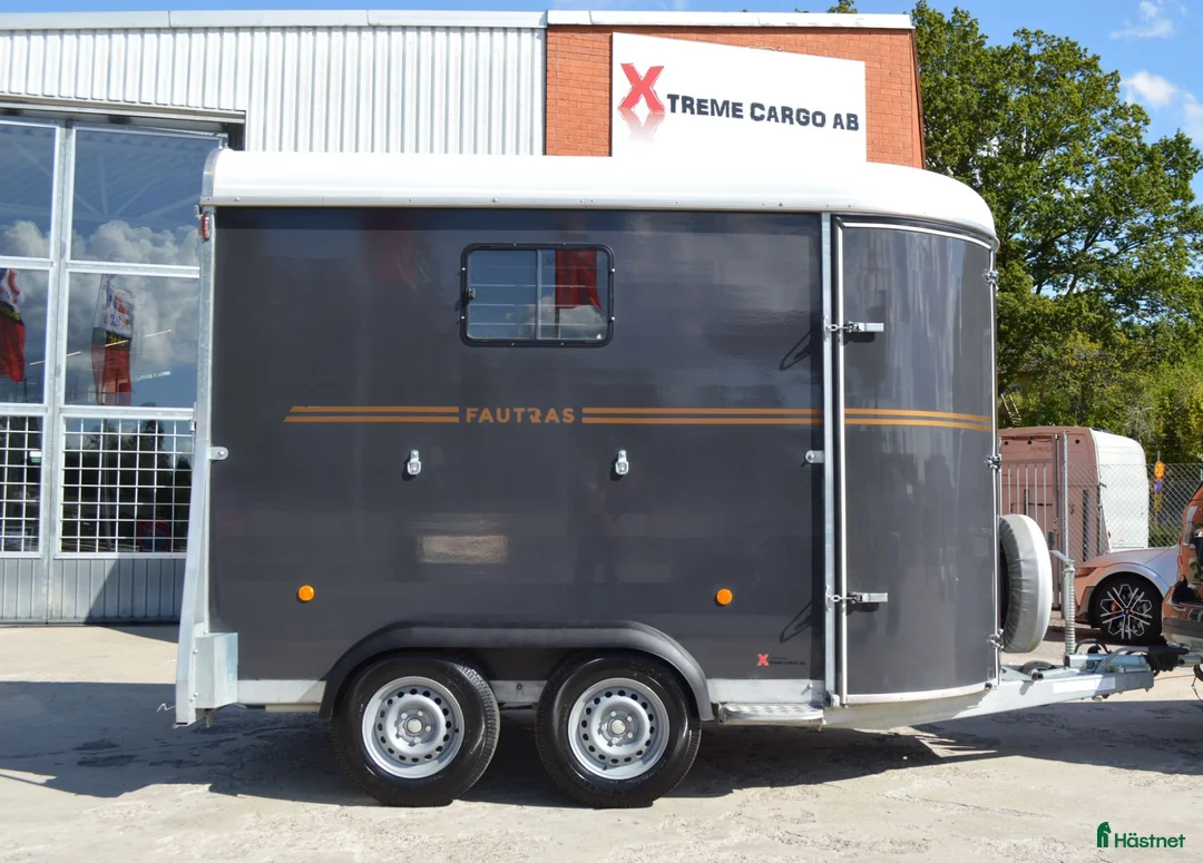 Hästtransporter  fordon & transport till salu: Fautras Oblic+2 2022 Totalvikt 1745kg - Annons 1