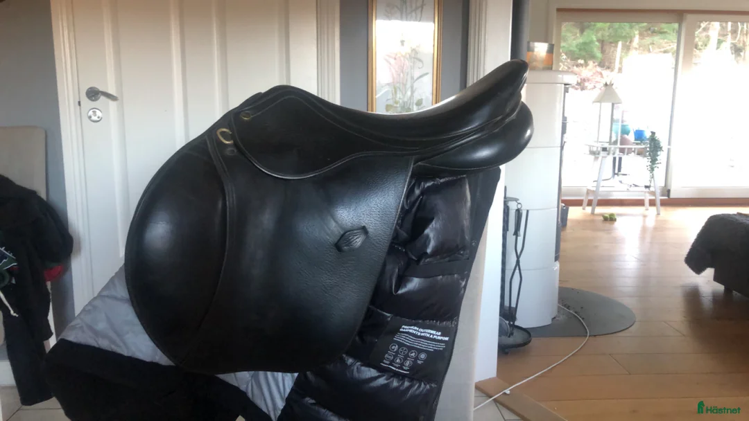 Sadlar hästutrustning till salu: Henri de Rivel sadel 🌟 i Uddevalla - Annons 1