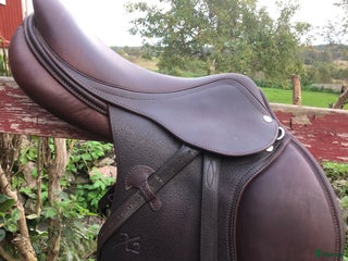 Sadlar hästutrustning till salu: Hoppsadel i Vallentuna - Annons 2